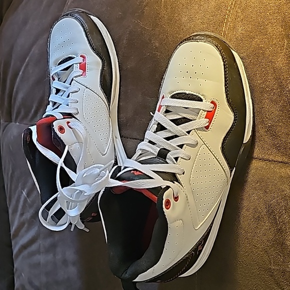 AND1 basketball shoes - Picture 5 of 8